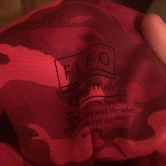 FLEO women's XS athletic/gymnastics/tumbling pants Rasberry Camo Toro 25 NWT - Picture 2 of 3